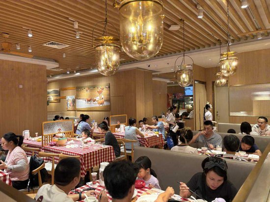 西贝对质罗永浩的第四天：后厨禁参观、全线换油，客流不降反增