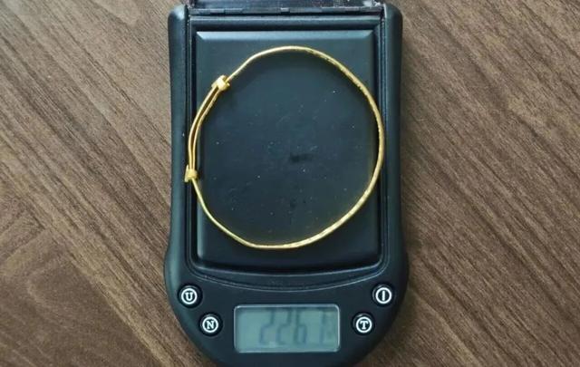 女子清洗金手镯,竟被洗掉5克黄金?!