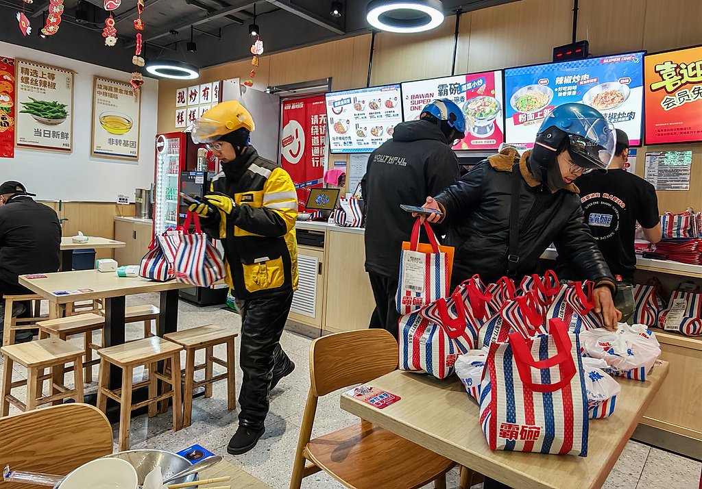 观察|“外卖大战”两个季度三巨头烧钱近800亿元,能否带来良性竞争