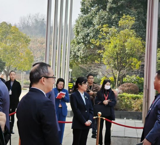 2026年茅台经销商大会将召开：各省经销商入场，董事长陈华等高管门口欢迎