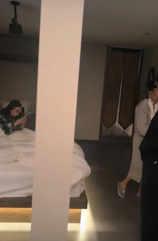 副局长婚内与异性开房，前妻举报