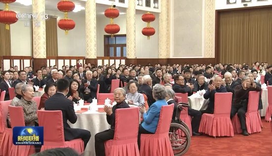 春节团拜会上的一个特别细节